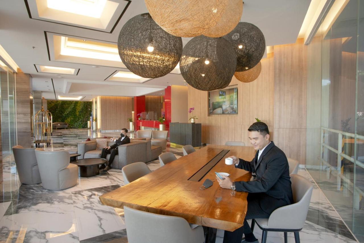 Отель The Zhm Premiere Padang Экстерьер фото